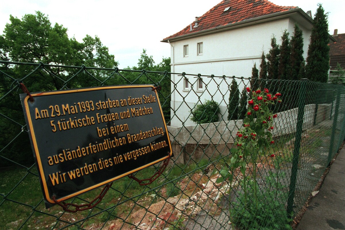 Nazis zündeten ihr Haus an: NRW gedenkt der Opfer des Anschlags von Solingen
