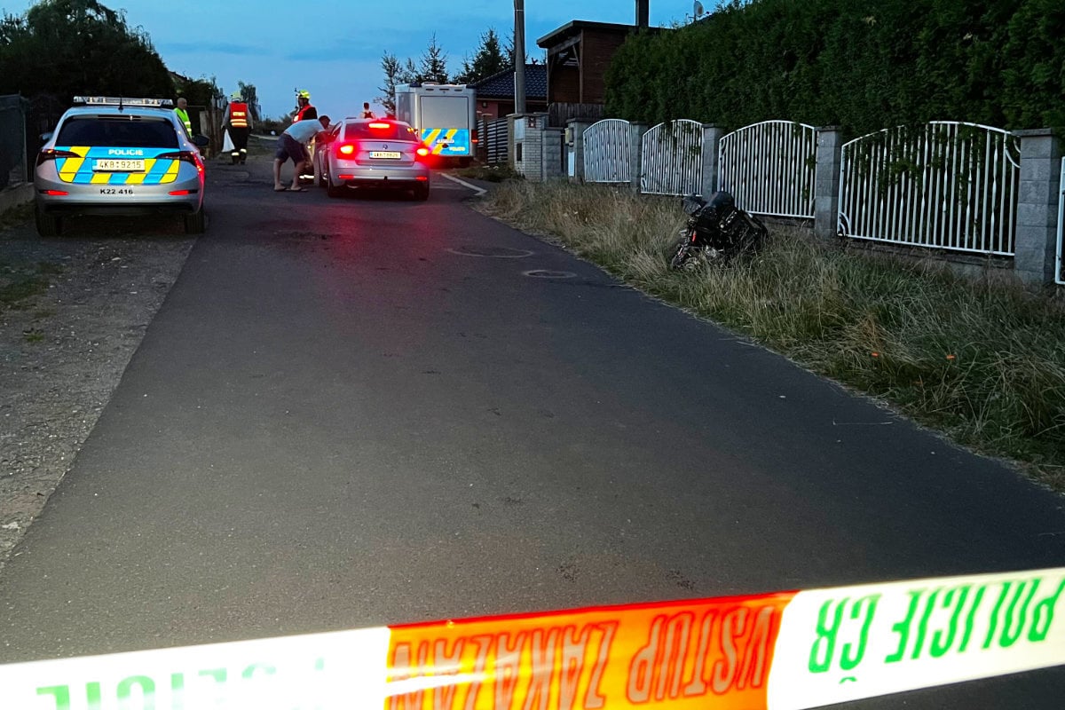 Stíhací letoun se náhle zřítil během show v Chebu, Česká republika, pilot zemřel při havárii