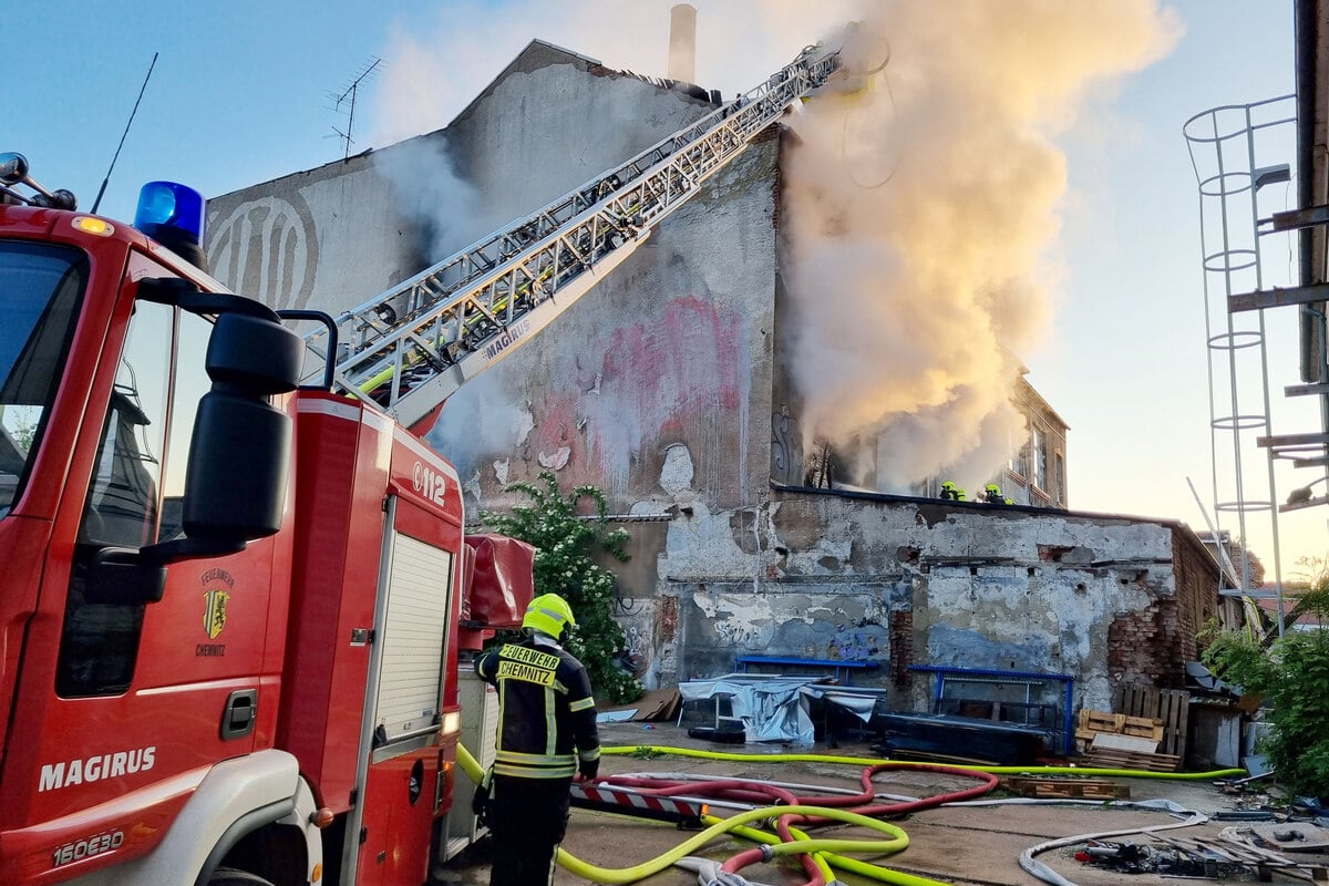 Erneuter Großbrand In Chemnitz: Industriegebäude In Flammen