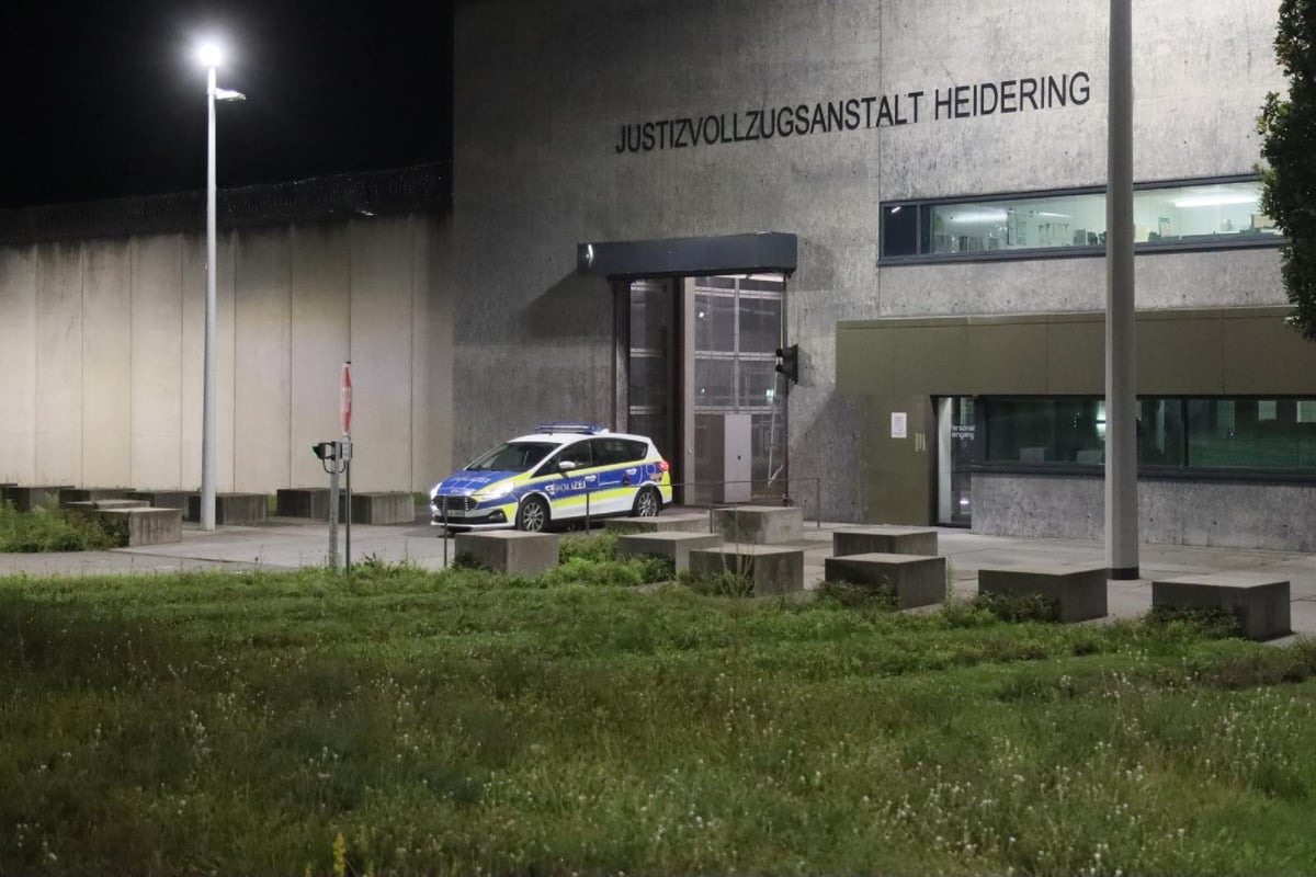 Zelle verbarrikadiert: Häftling stirbt bei Feuer-Drama in JVA Heidering