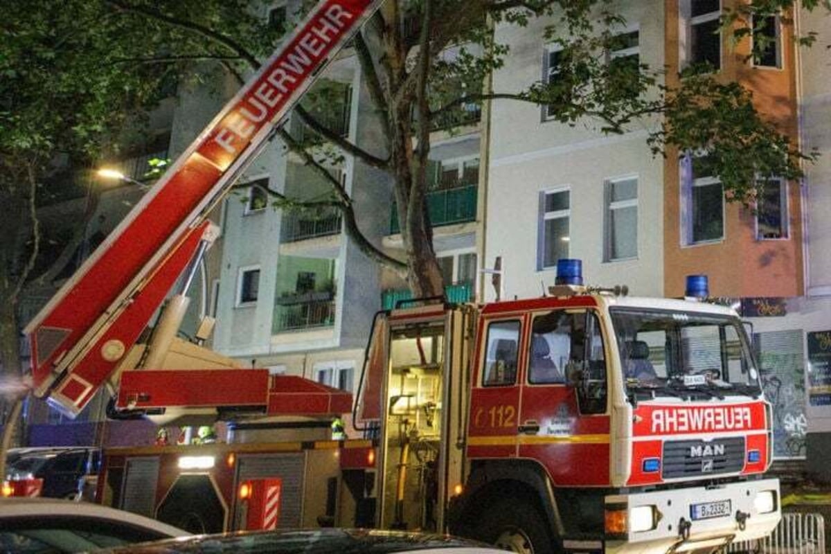 Feuerwehr-holt-Rentnerin-aus-Brandwohnung-doch-jede-Hilfe-kommt-zu-sp-t