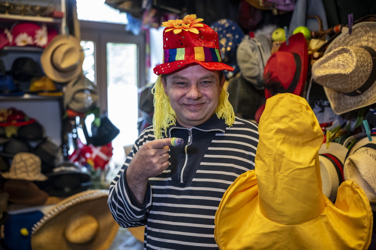 Chapeau! Clown Fridolin stattet Chemnitz fürs Hutfestival aus