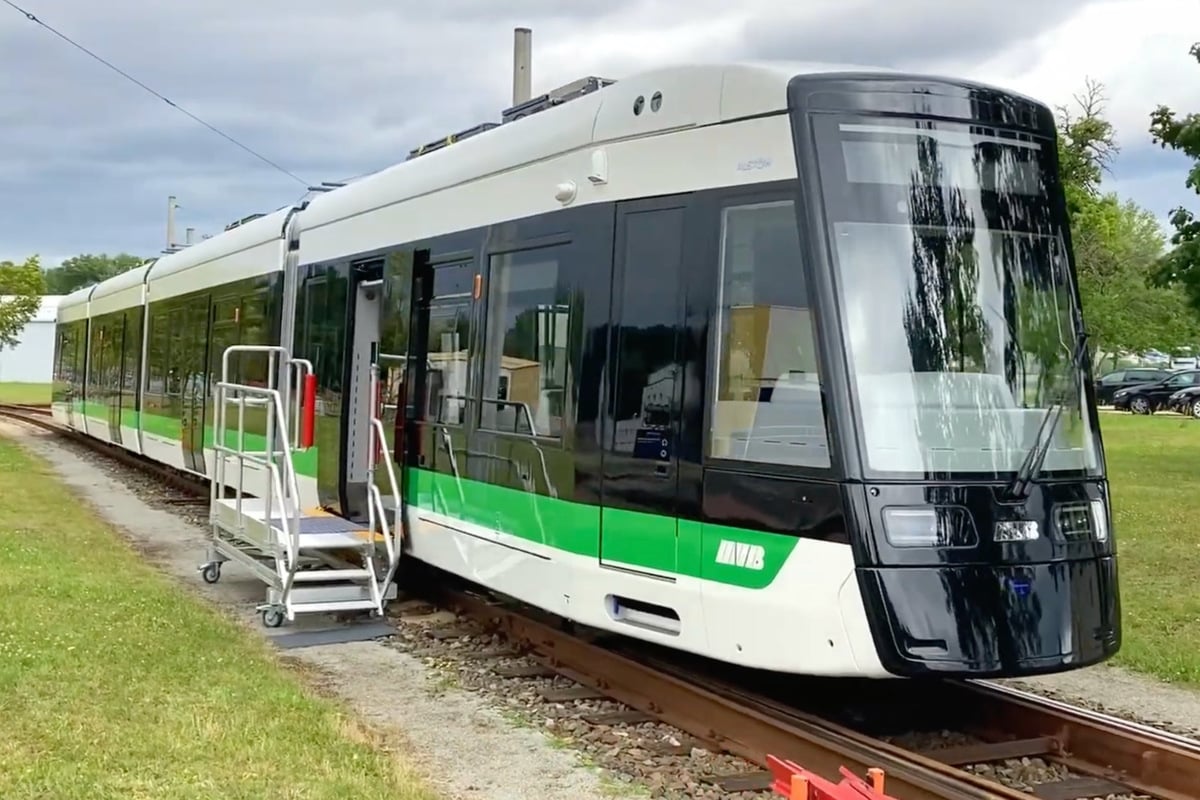 Schon bald auf den Schienen: Neue MVB-Tram "Flexity" kurz vor der Auslieferung