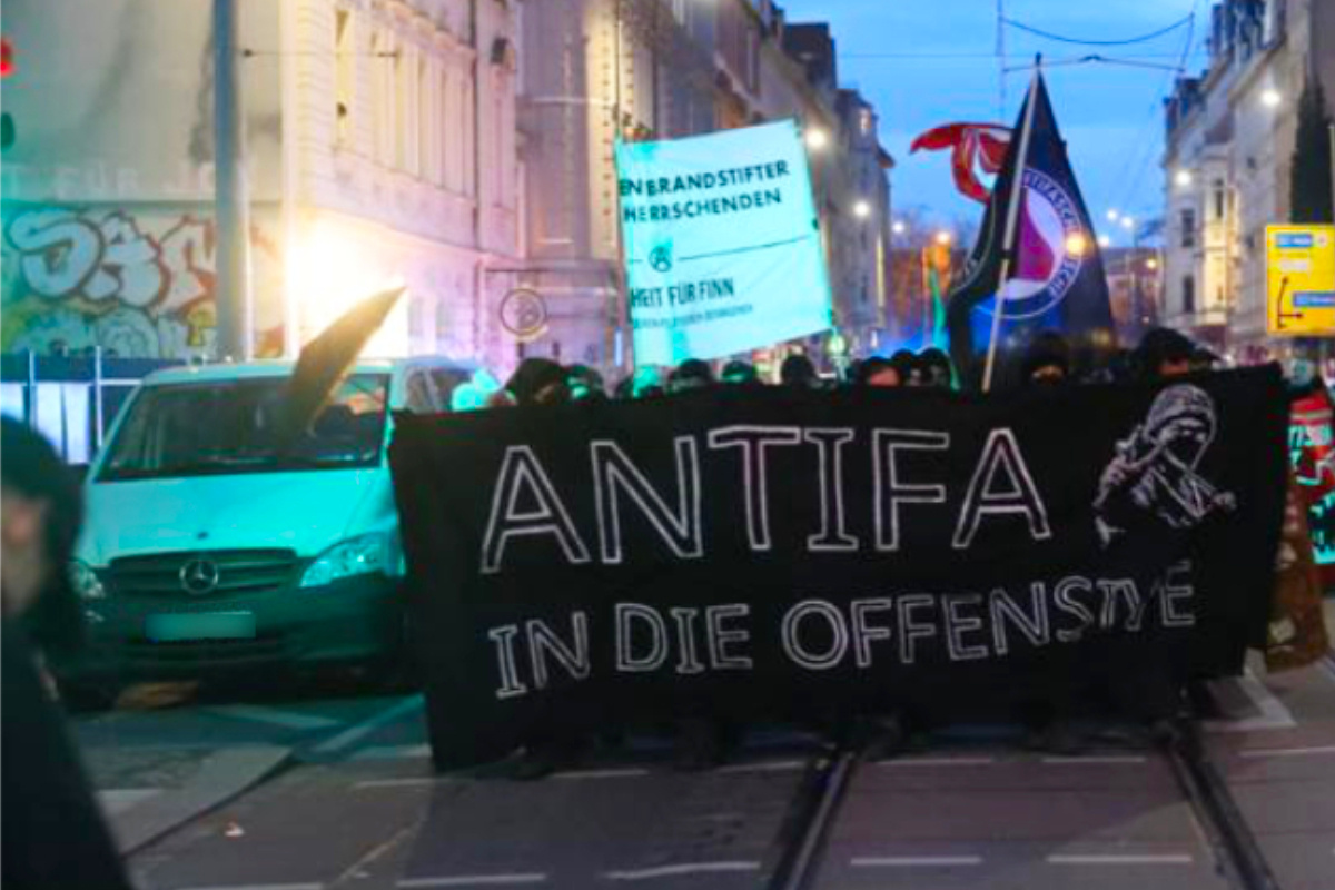 Demonstrationen In Connewitz, Polizei Schreitet Ein: "Antifa In Die ...