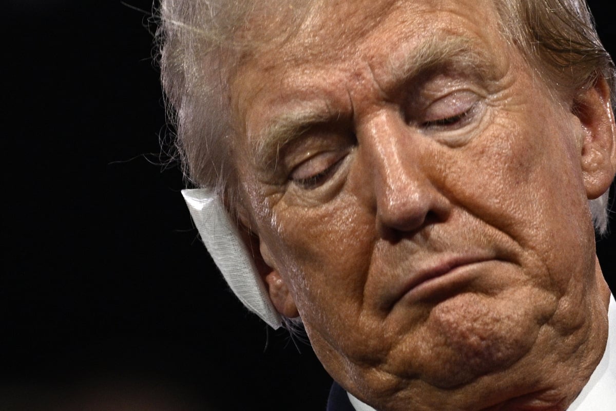 Mit riesigem Pflaster am Ohr: So zeigt sich Donald Trump bei Parteitag
