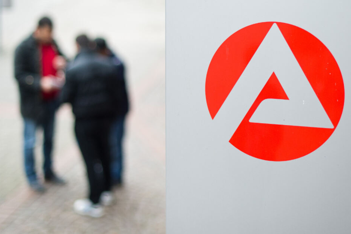 Mann Rastet In Arbeitsagentur Aus Und Attackiert Security Mitarbeiter 24