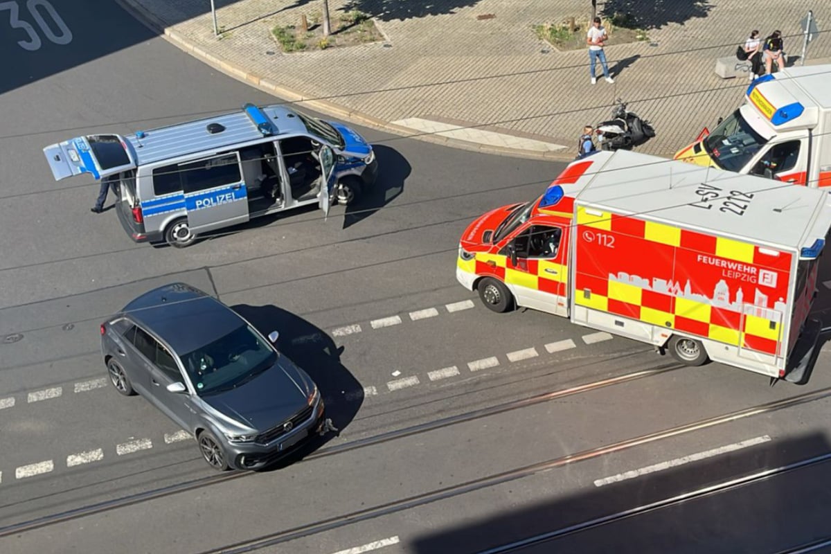 Verletzte bei Unfall zwischen Motorrad und Auto in Leipzig