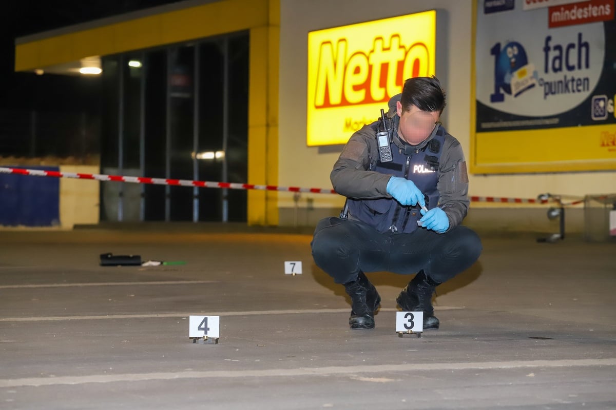 Attacke-auf-Discounterparkplatz-Mann-von-mehreren-Personen-angegriffen