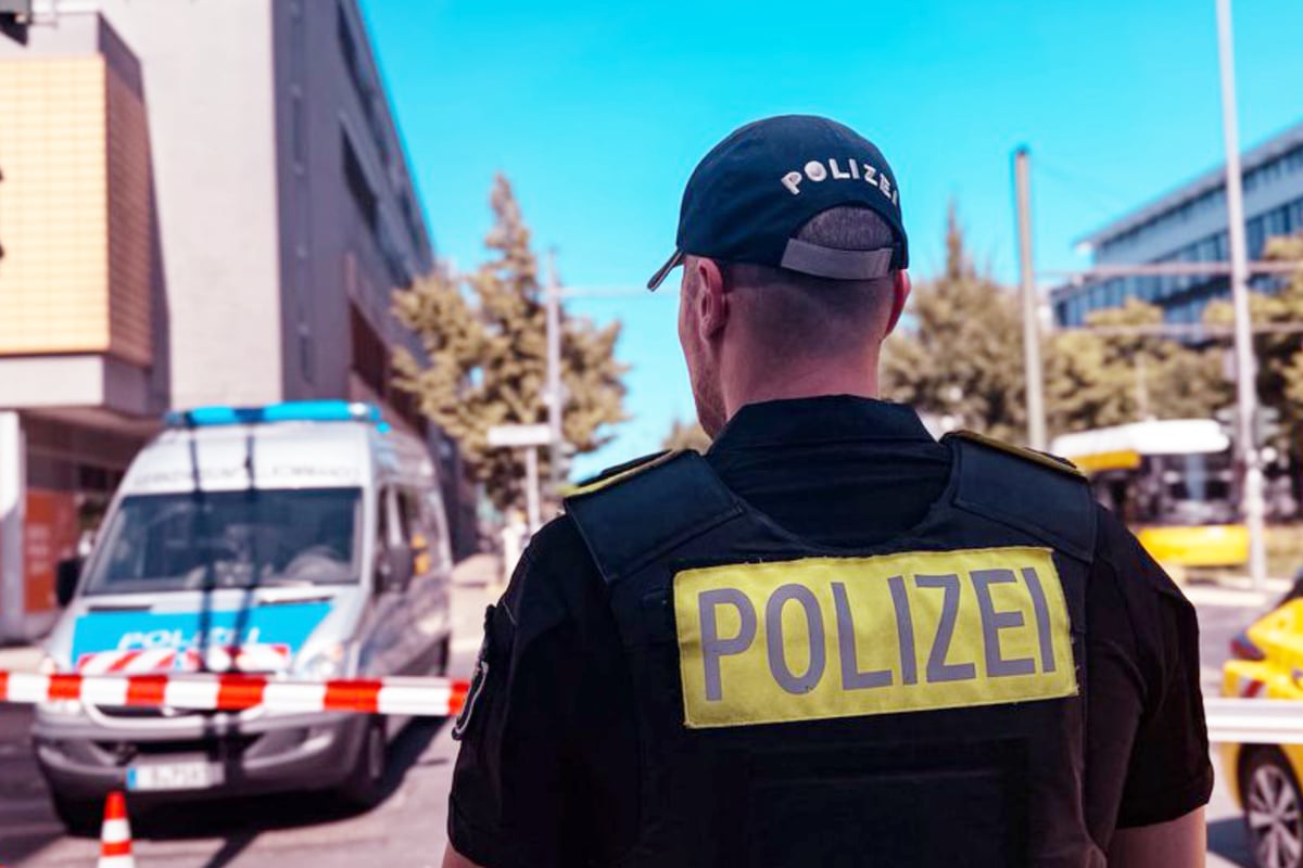 Tram-Unfall-in-Berlin-Fu-g-ngerin-lebensgef-hrlich-verletzt