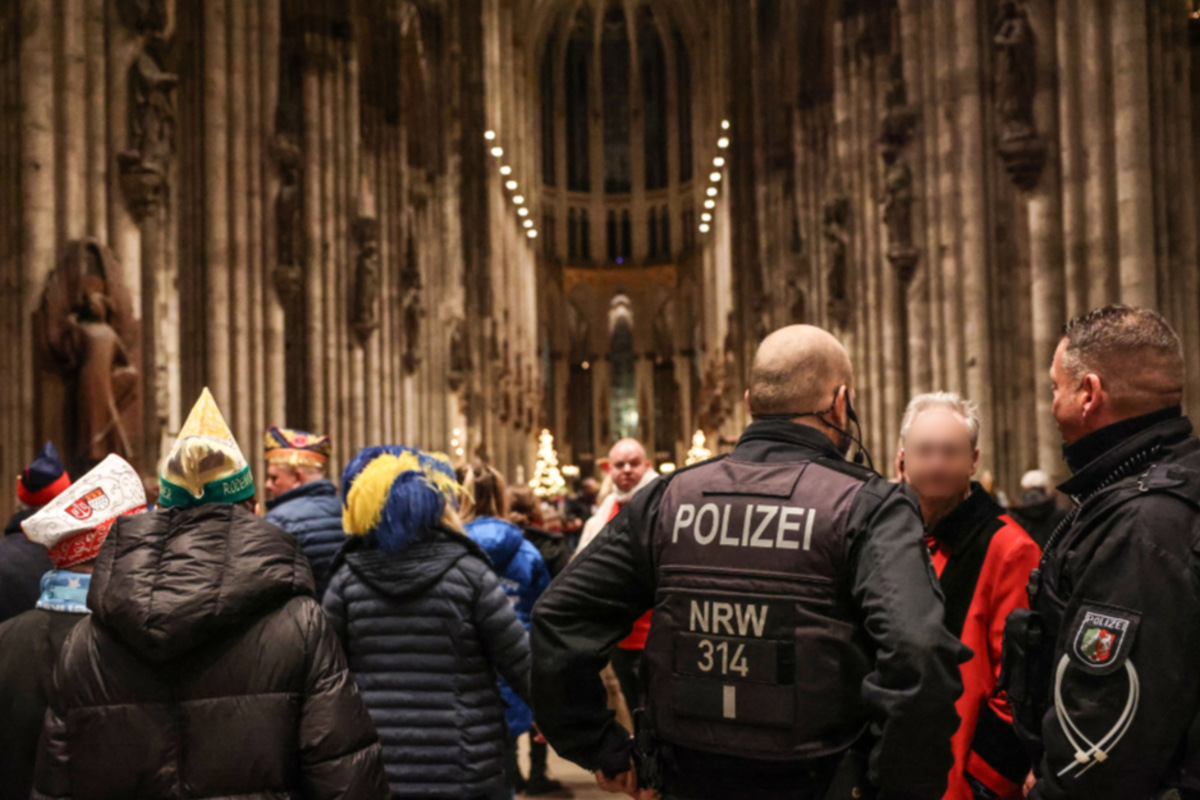 Trotz Terroralarm am Kölner Dom: Karnevalisten feiern beliebte Messe