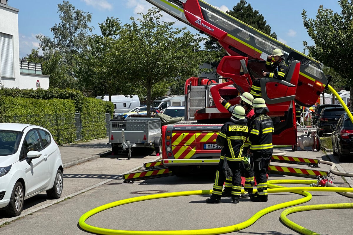 Rauchwolke über München: Feuerwehr in Ramersdorf im Einsatz