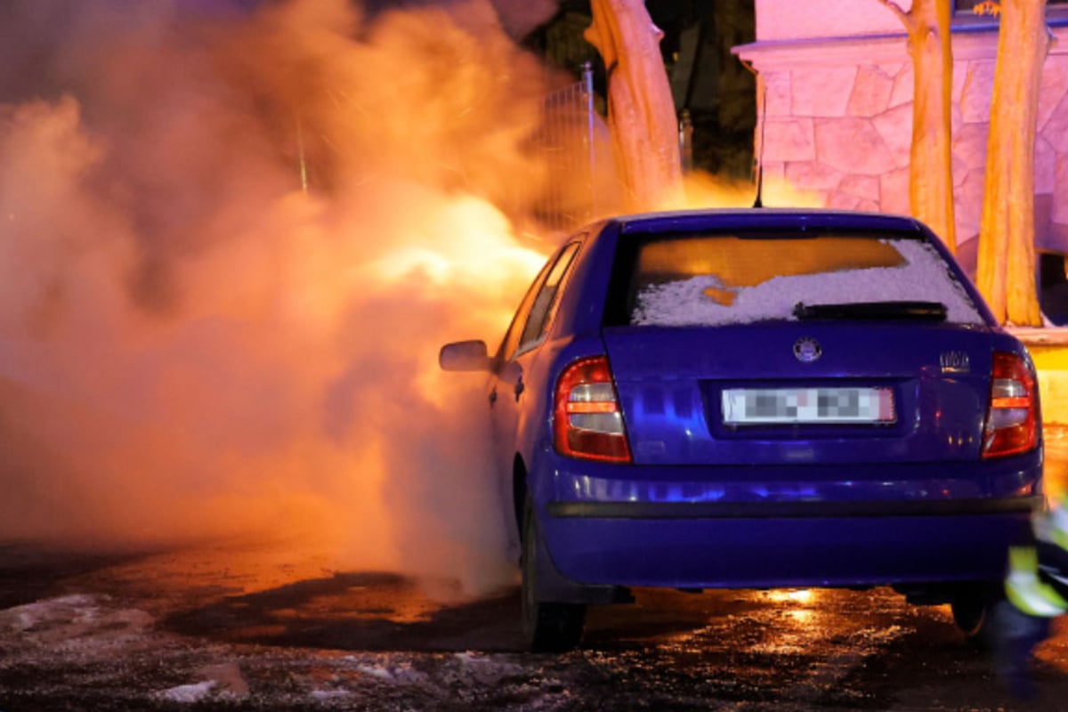 Feueralarm-in-Chemnitz-Skoda-steht-in-Flammen