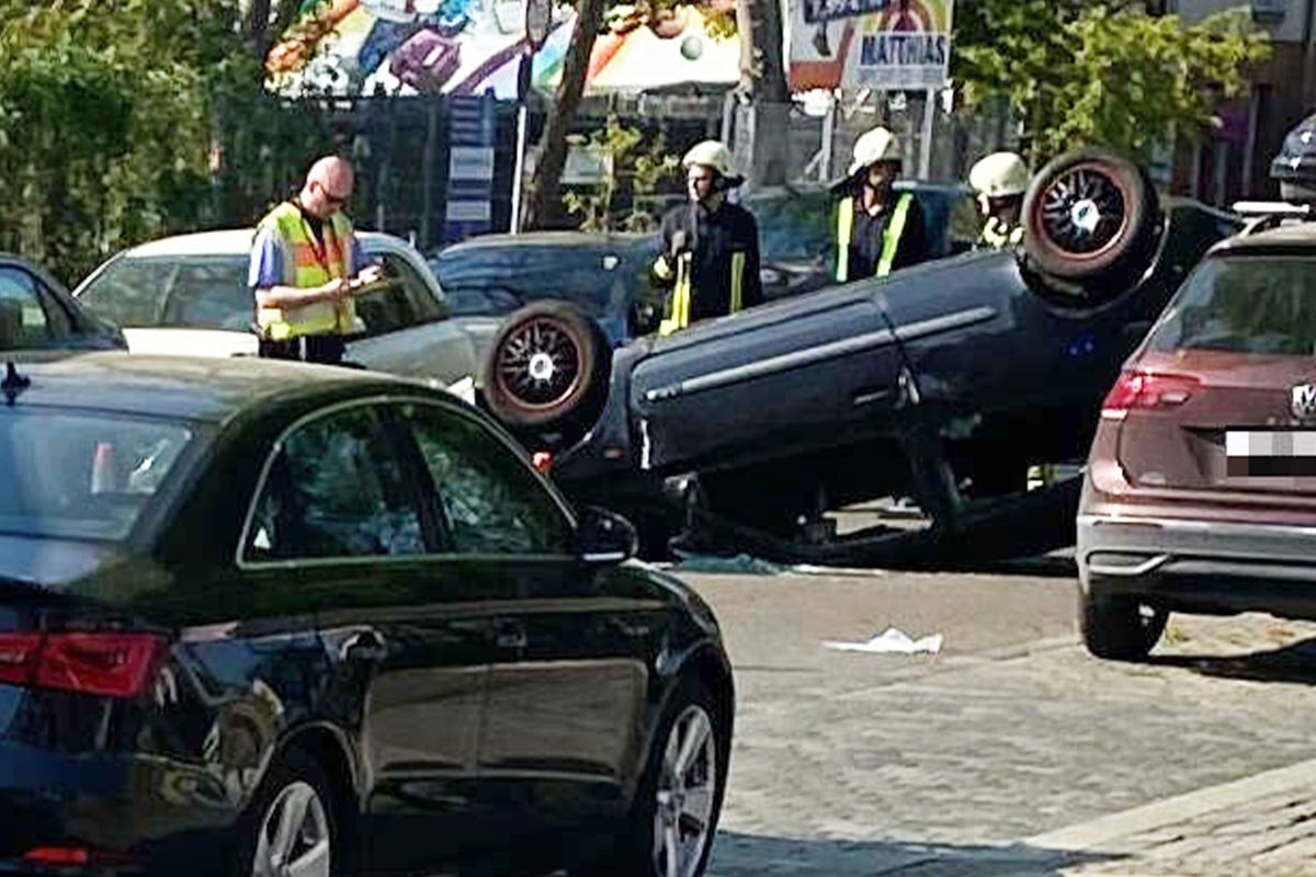 Mann Bei Unfall In Leipzig Verletzt: Auto überschlägt Sich