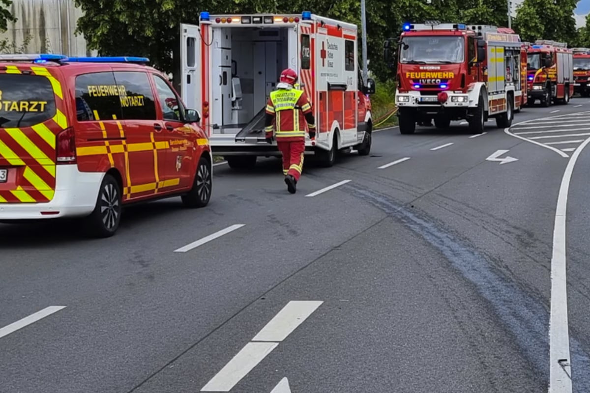 Schlimmer Kreuzungs-Crash In Dessau: VW-Beifahrerin Stirbt In Klinik