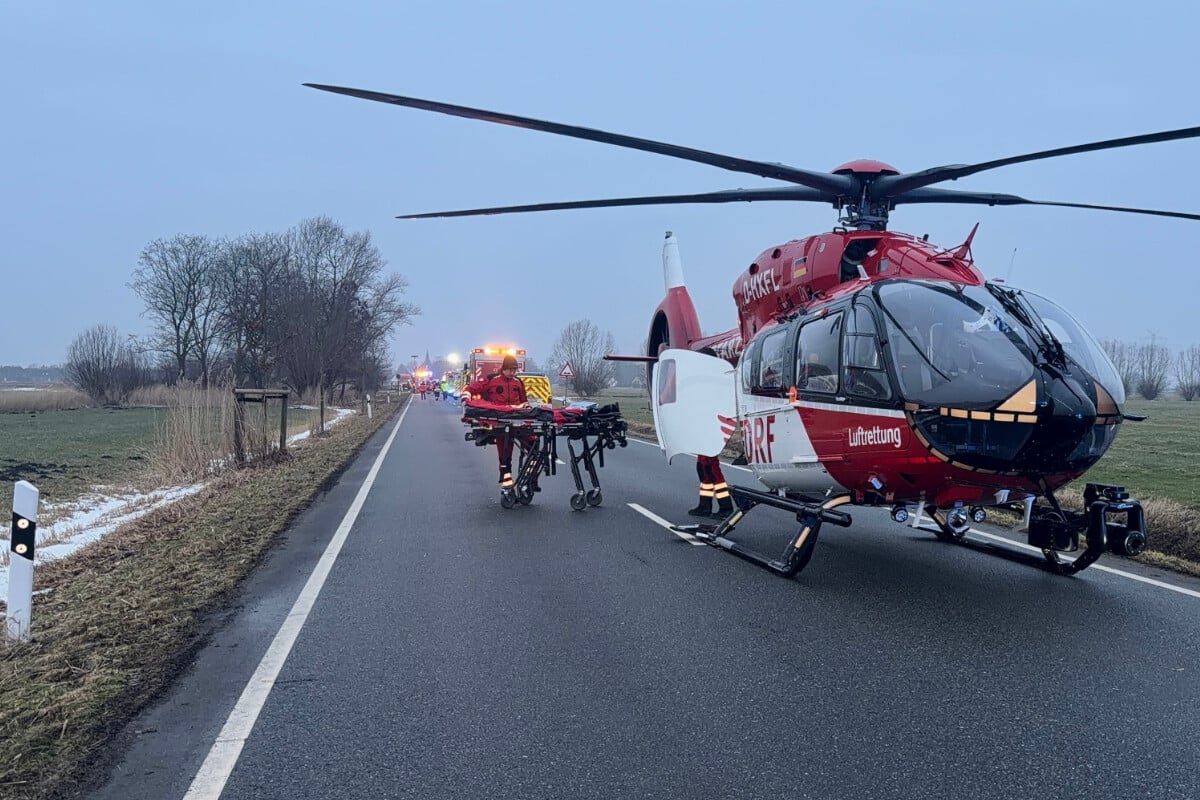 Auto-kracht-in-Unfallstelle-und-erfasst-Mann