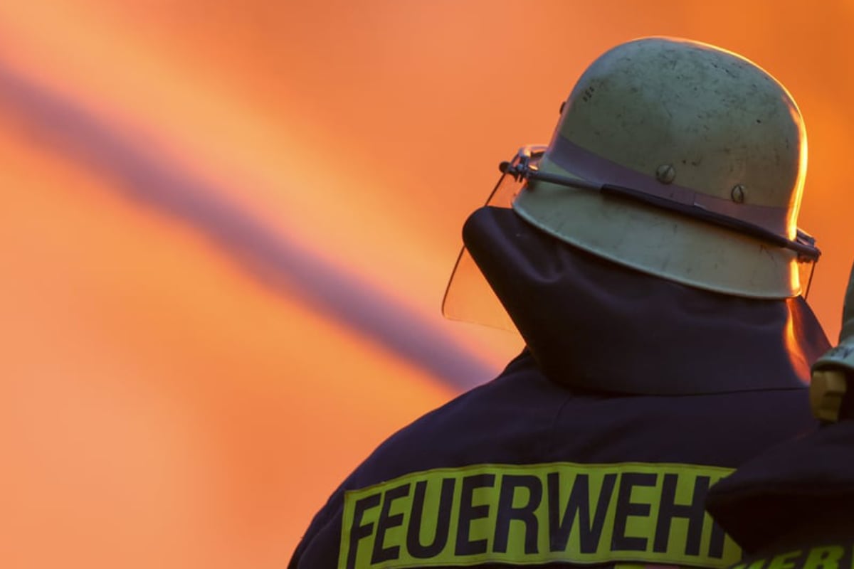Hochhaus-Brand-in-K-ln-Feuerwehr-im-Gro-einsatz