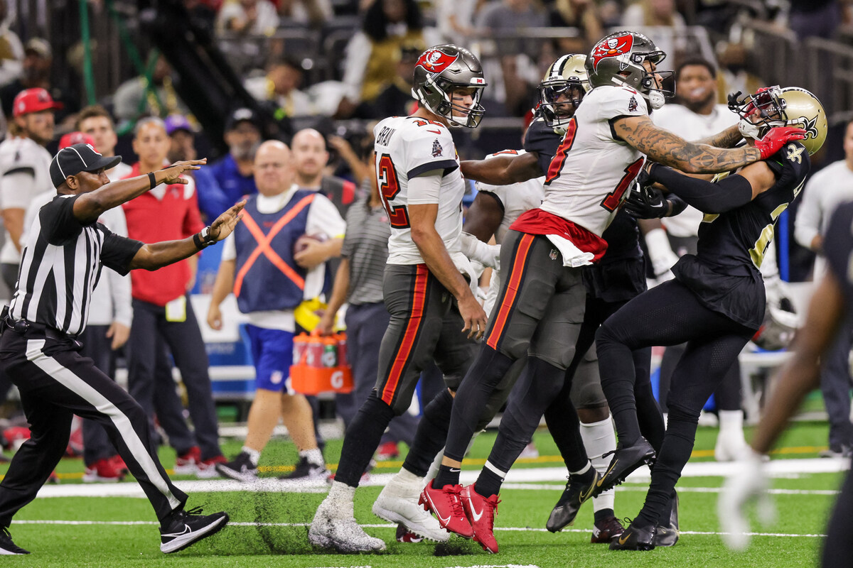 Tom Brady pans Mike Evans suspension for fight in Bucs-Saints game