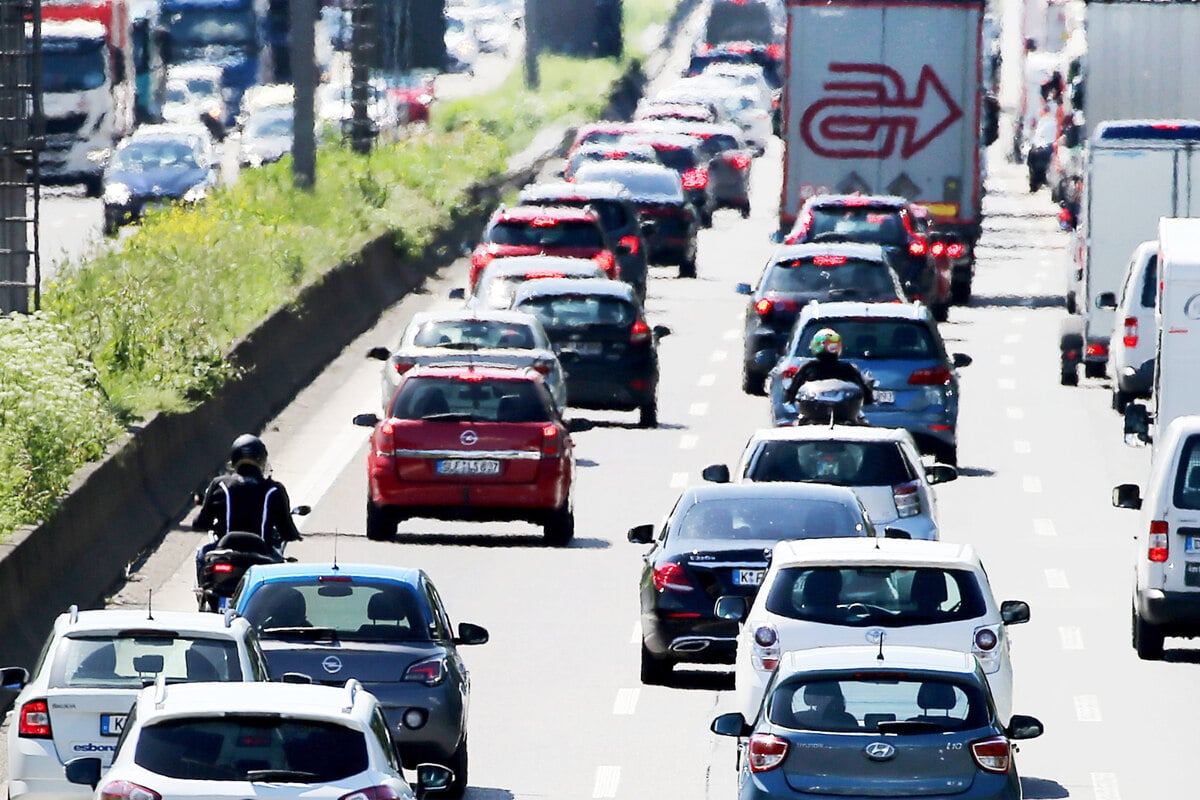 A4 nach mehreren Unfällen voll gesperrt