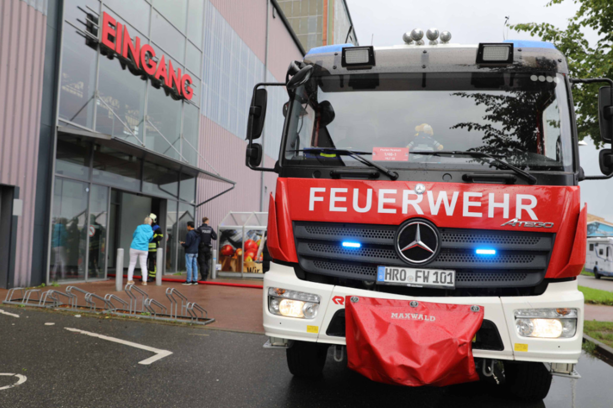 Rostock Feuer im Aldi! Einkaufscenter im Norden muss evakuiert werden