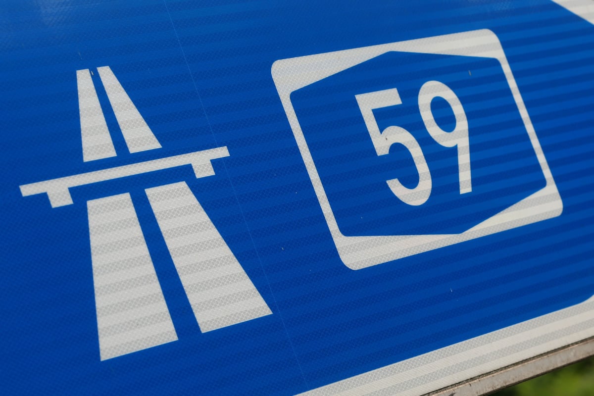 gefahr-durch-betonplatten-sperrungen-auf-a59-tempo-auf-60-km-h-gedrosselt