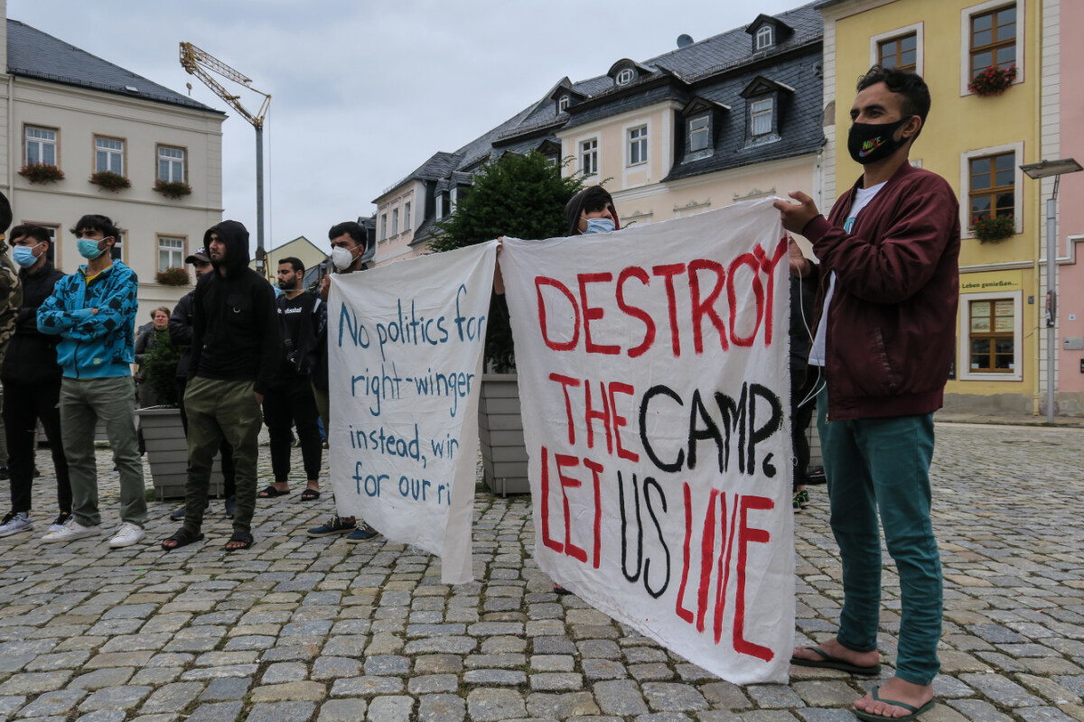 Demo im Erzgebirge: Bewohner fordern Schließung von Asylheim