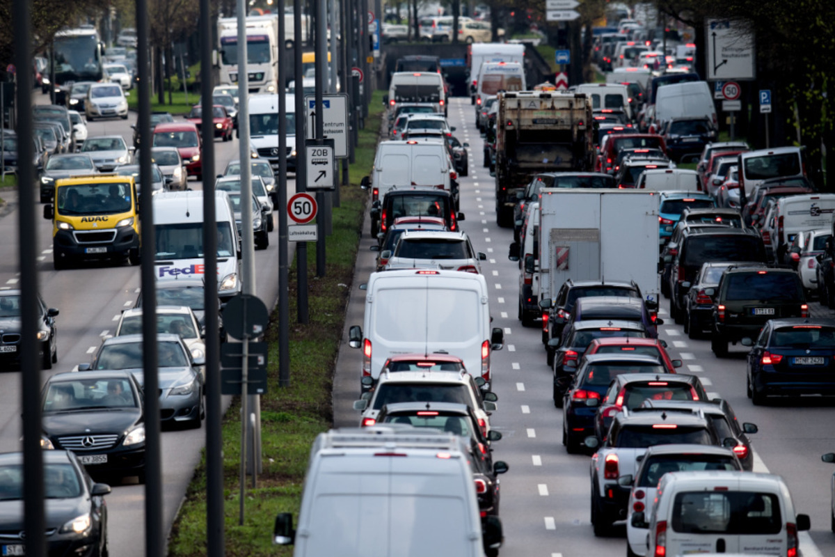 Long weekend: The worst traffic jams can be expected here - World Today ...