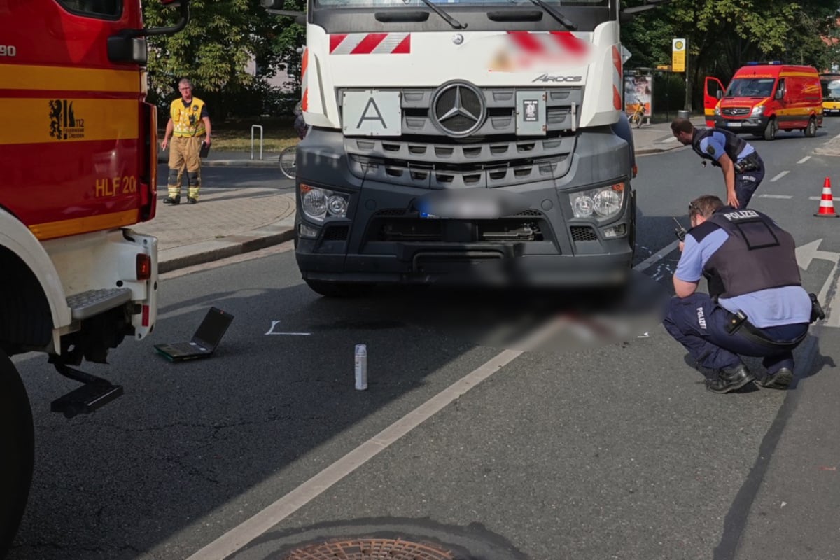 Tödlicher Unfall in Dresden: Radfahrer von Lastwagen erfasst