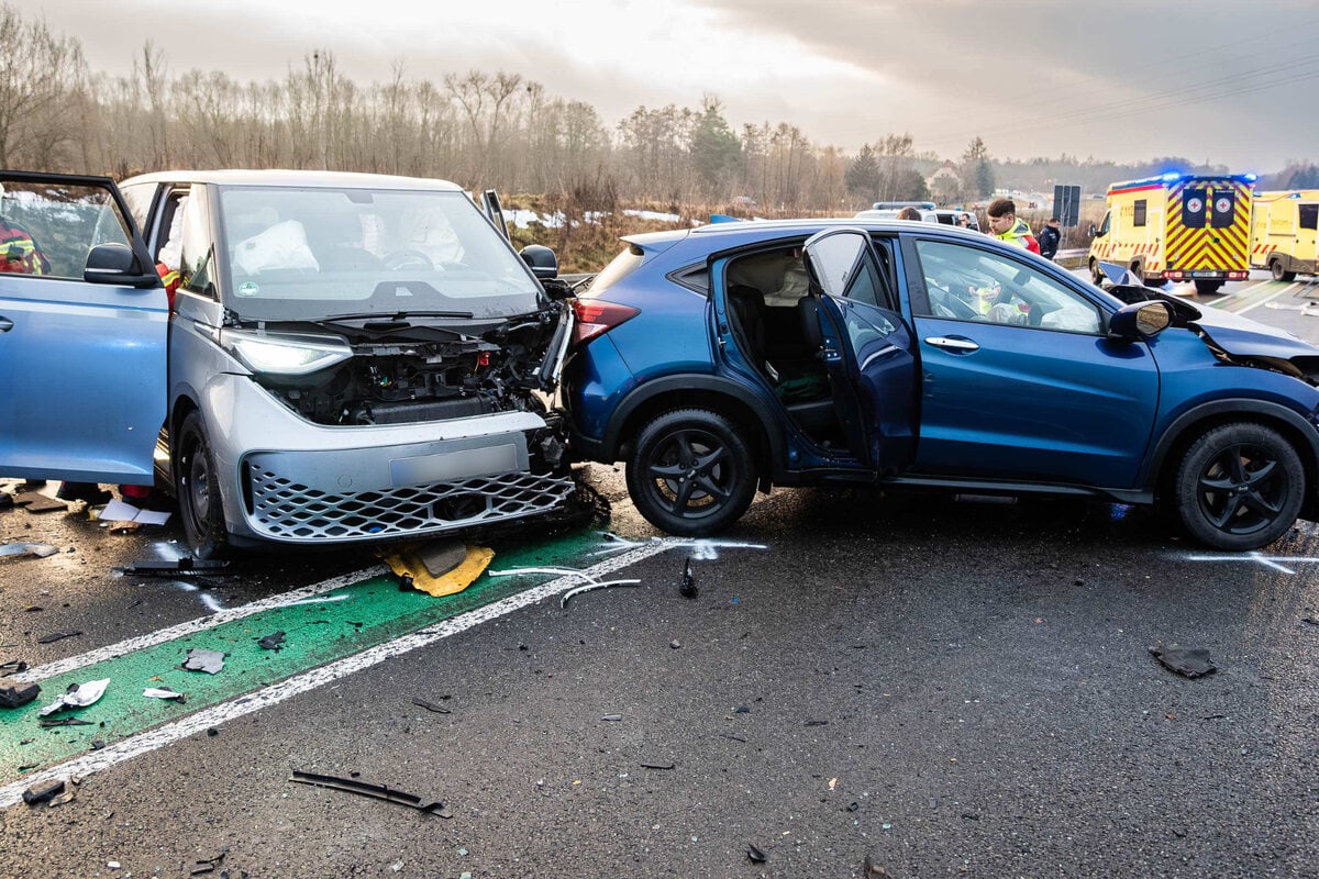 Schwerverletzter-nach-heftigem-Verkehrsunfall-bei-Radeberg
