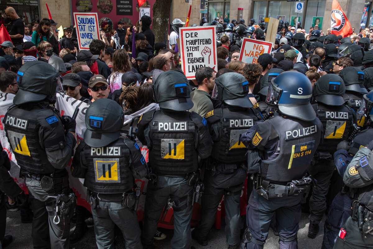 Demo zum 1. Mai: Polizei ermittelt gegen mehr als 160 Leute, Organisatoren wollen Gericht einschalten!