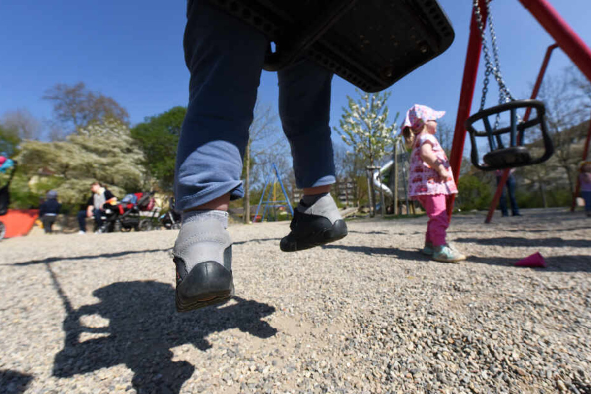 Jungen runter ein holt mädchen Wie oft