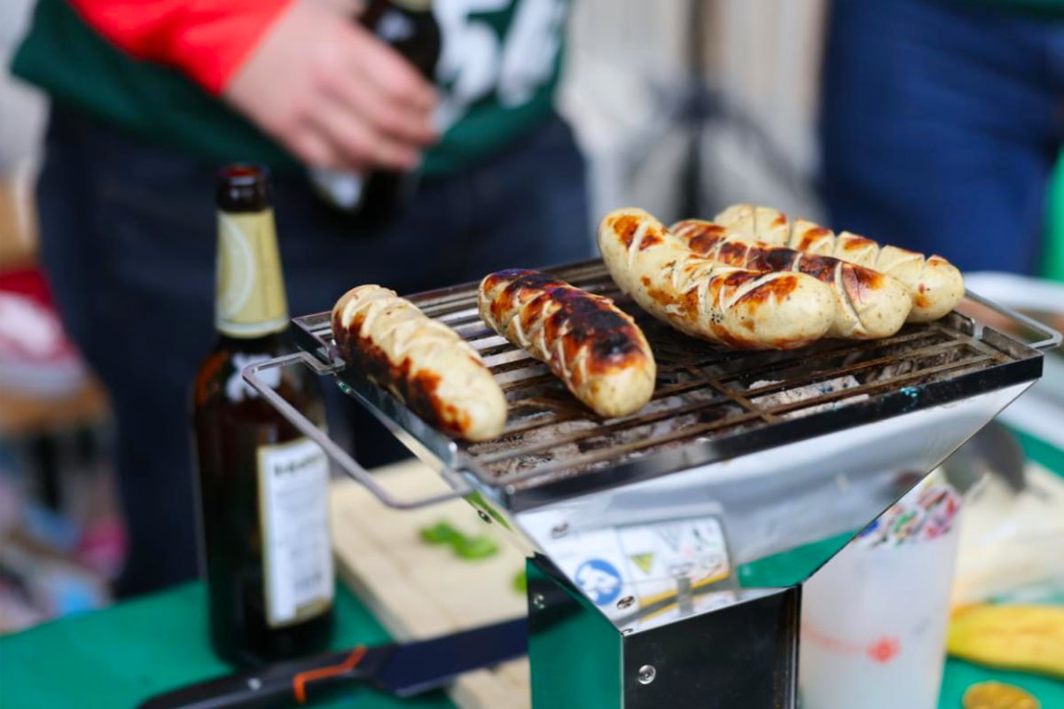 Es-geht-wieder-um-die-Wurst-XXL-Grillspa-heizt-bei-Eisesk-lte-in-Leipzig-ein