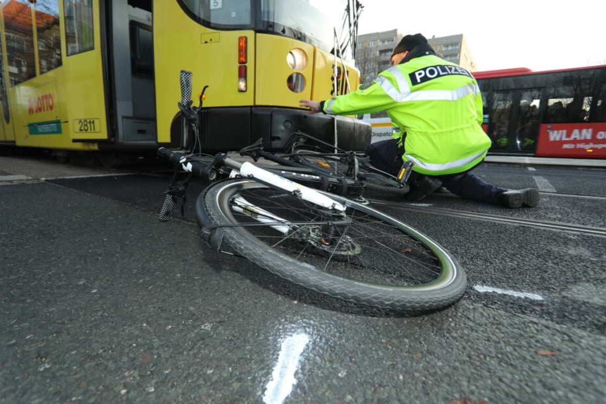 Schwerer Unfall In Dresden: Straßenbahn Erfasst Radfahrerin: Fuhr Sie ...