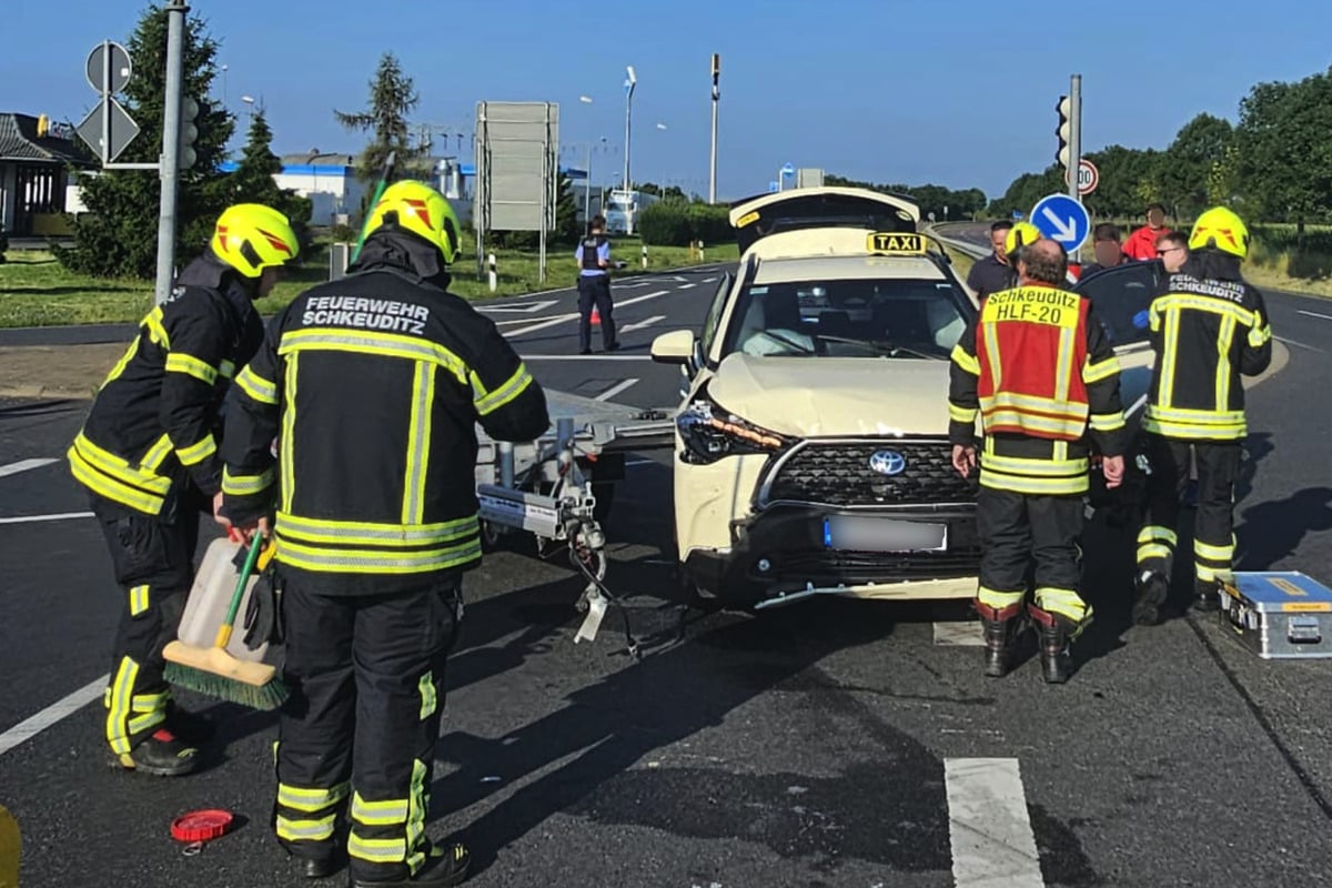 Unfall-auf-der-Bundesstra-e-Tier-rennt-ber-Fahrbahn-dann-geht-alles-ganz-schnell