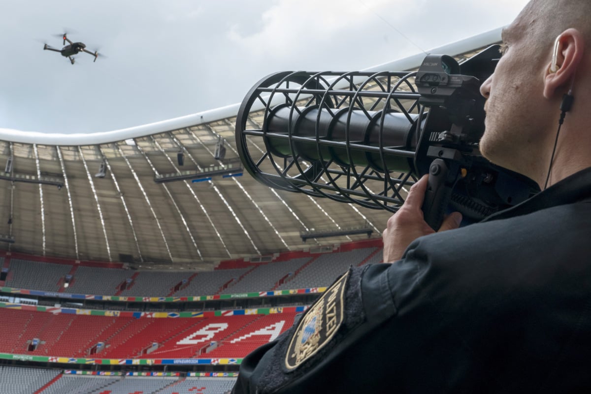 Drohnenabwehr über Leipzigs EM-Stadion: Polizeikanone erfolgreich getestet