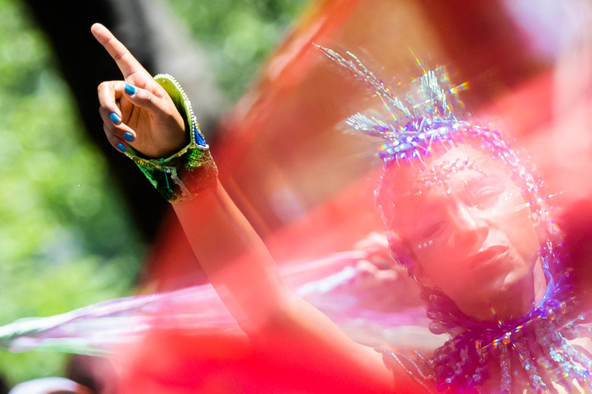 Karneval der Kulturen: Traditioneller Umzug zieht durch Kreuzberg