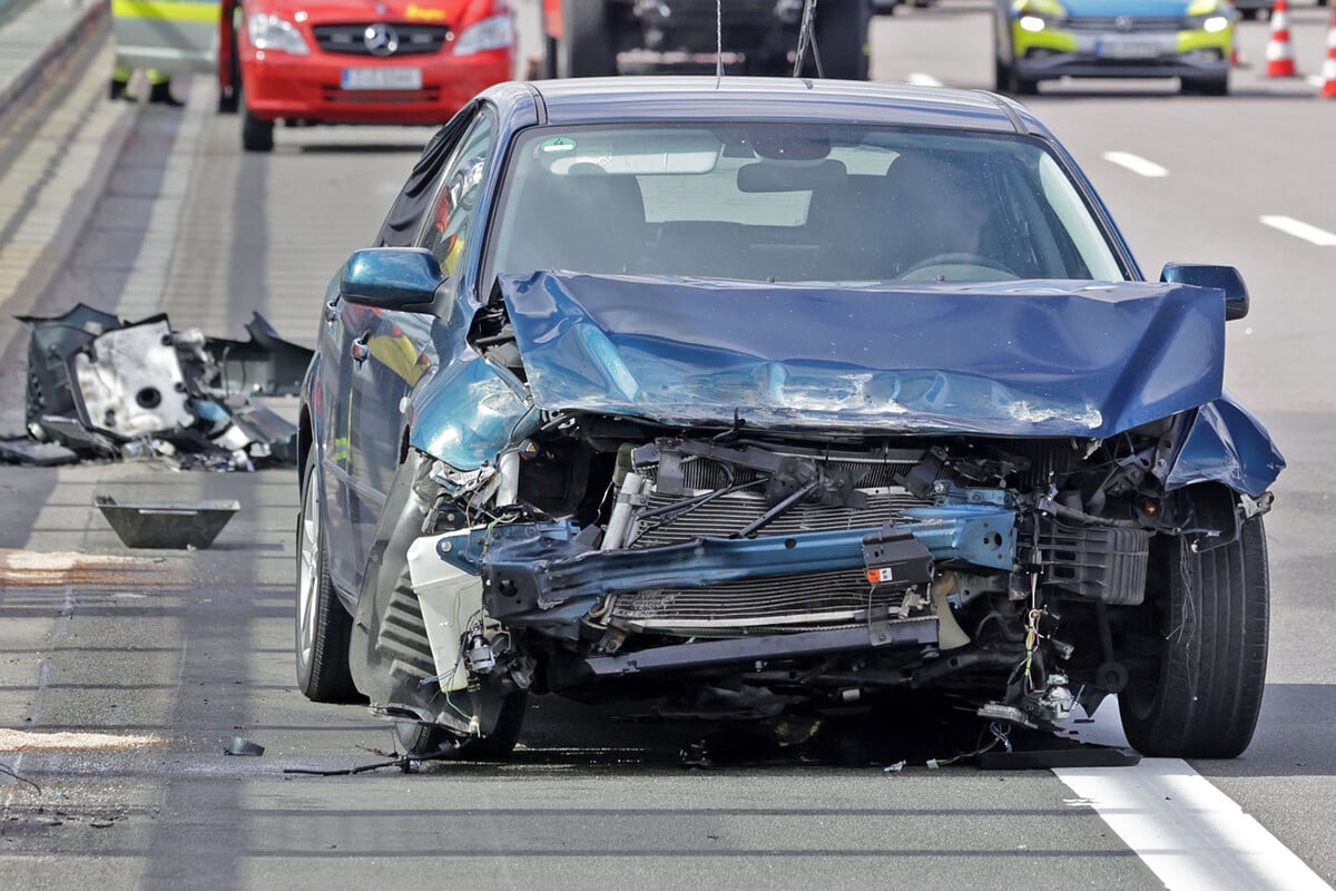 A4 Unfall Bei Meerane Auto Kracht In Leitplanke