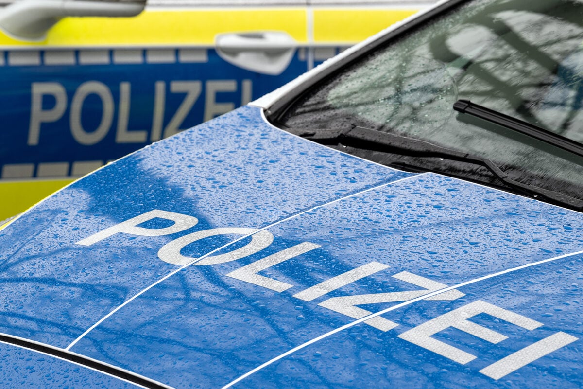 Hakenkreuze eingeritzt: 21 Autos in Kaulsdorf demoliert