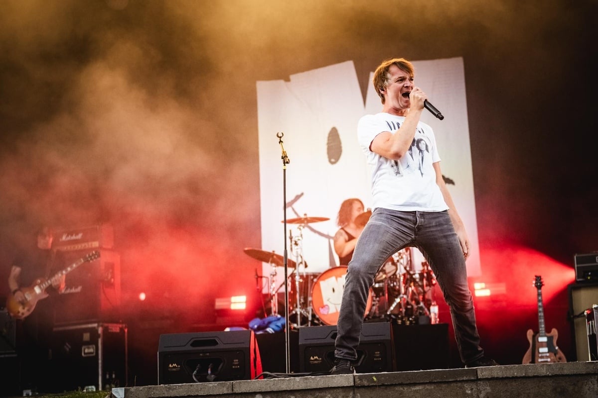 Madsen-feiert-Release-Show-im-Stadtpark-Sch-ner-Abend-um-die-Kontrolle-zu-verlieren-
