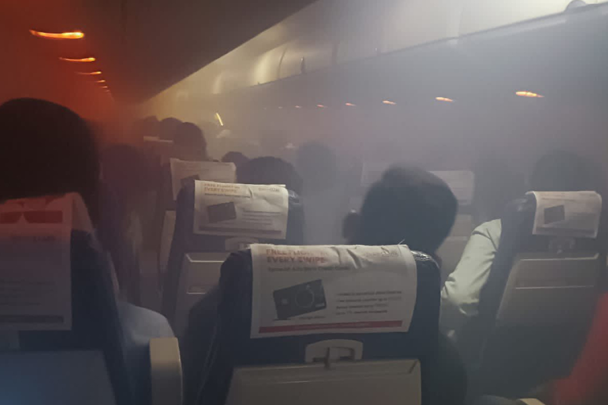 Rauch und Panik im Flugzeug Passagiere bekommen bis zur Notlandung fast keine Luft mehr!