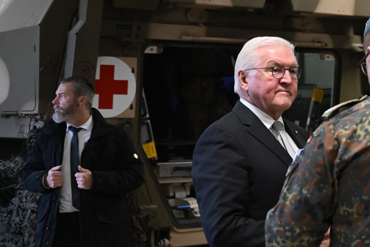 Sanitäter bei der Bundeswehr FrankWalter Steinmeier informiert sich über Ausbildung