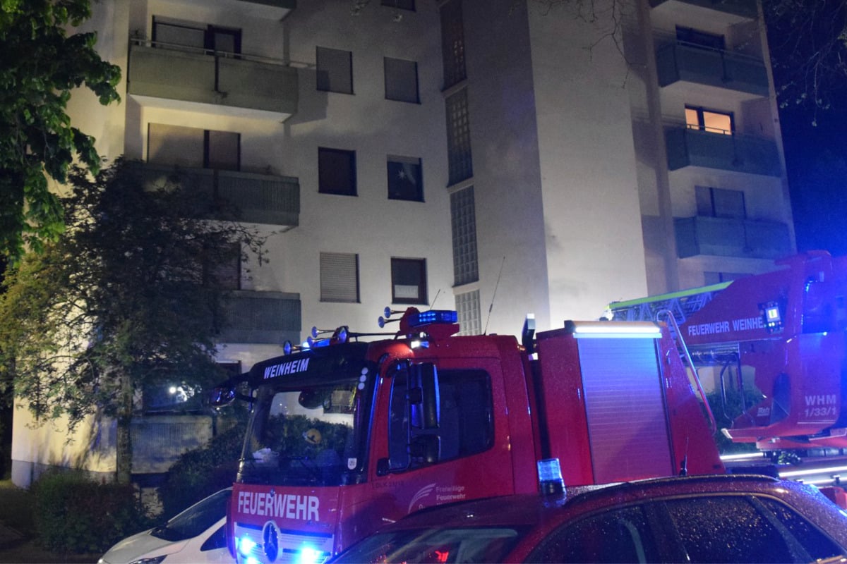 Flammen im siebten Stock: Gesamtes Wohnhaus in Weinheim evakuiert