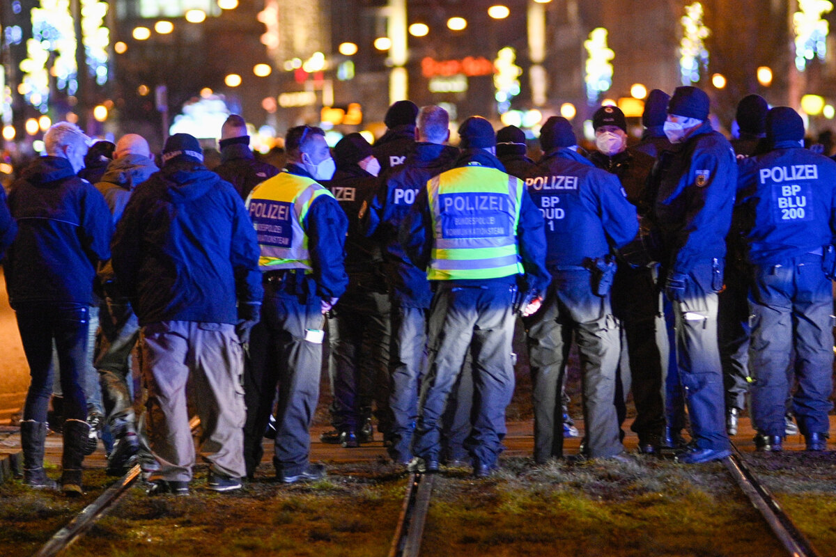 Demo-Montag in Magdeburg: Protestzug von Polizei aufgelöst