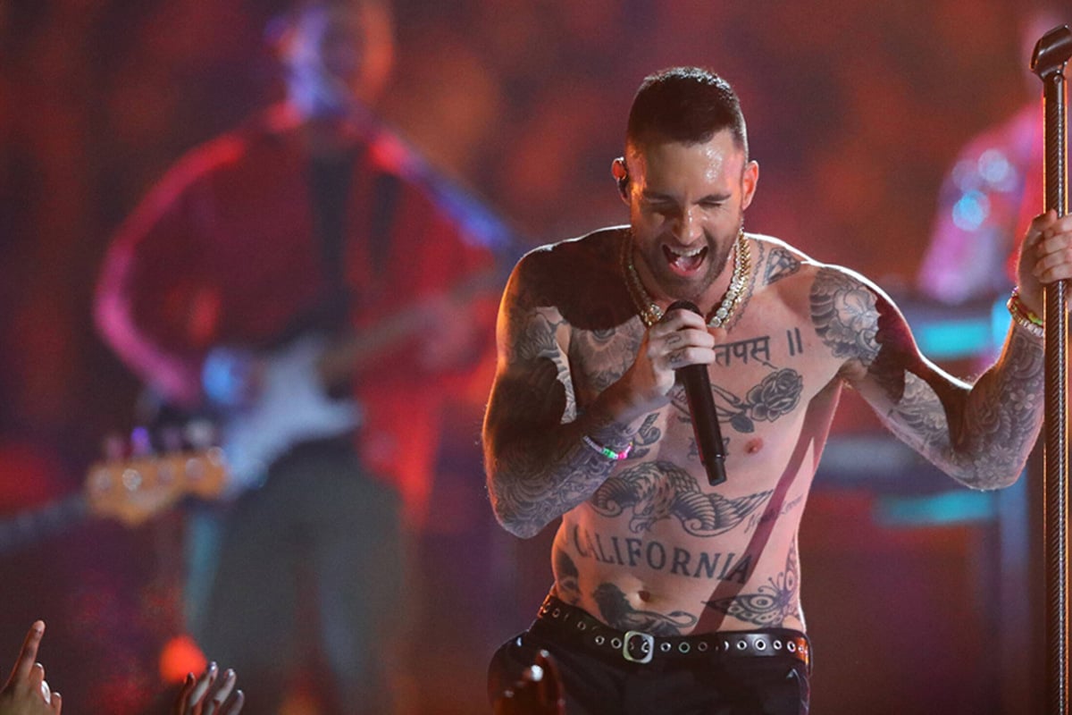 Adam Levine shows off giant leg tattoo that took two days to complete!