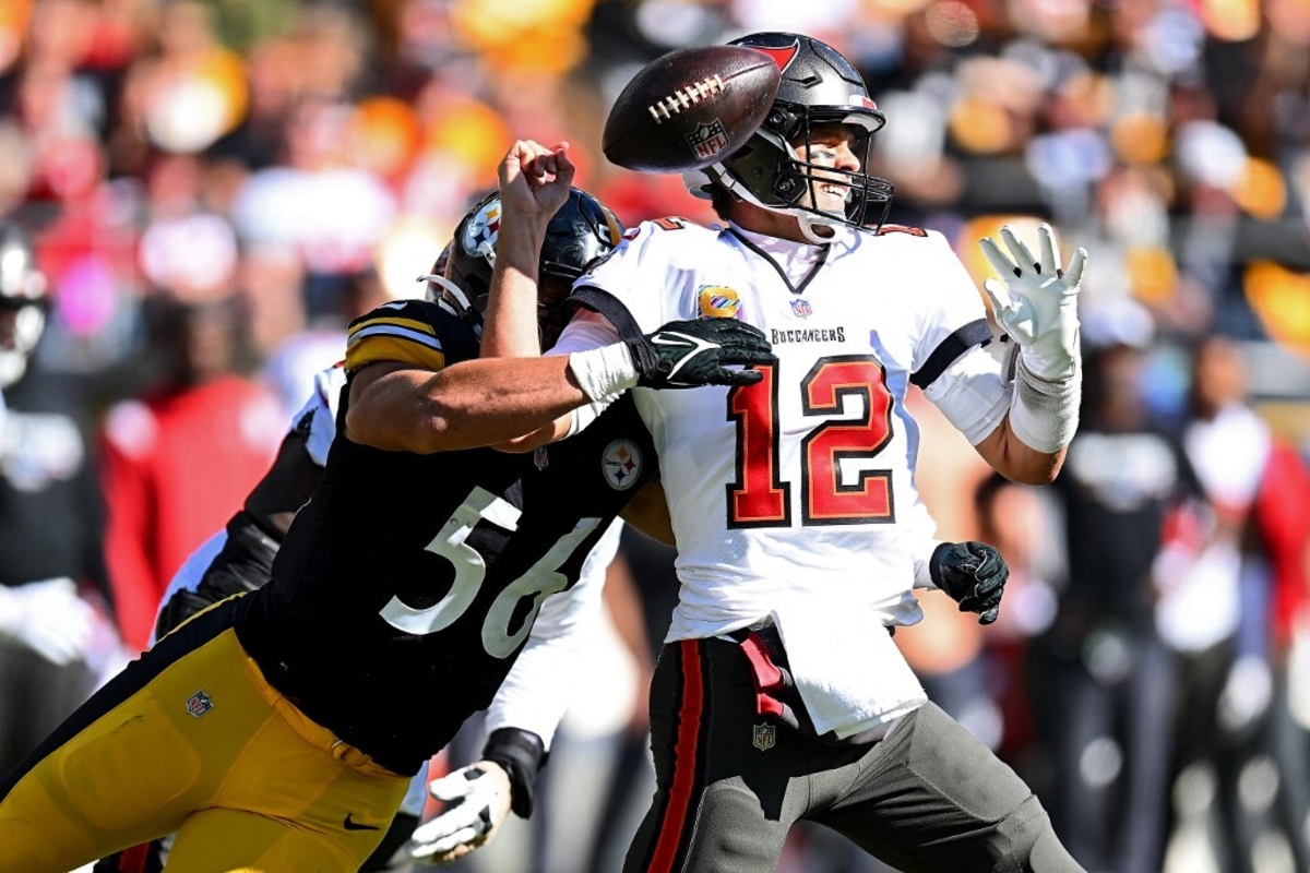 Tom Brady fumes at Tampa Bay Buccaneers teammates in defeat against  Pittsburgh Steelers - ABC17NEWS