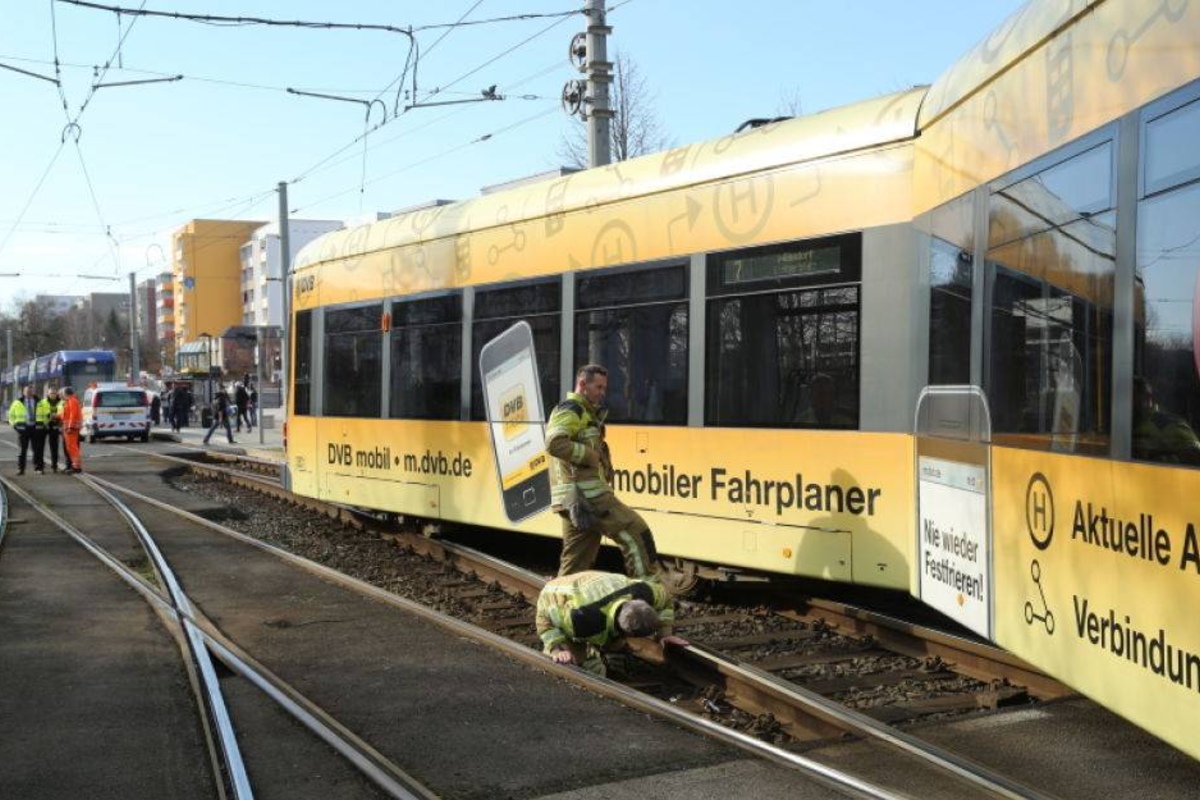 Schon wieder StraßenbahnUnfall in Dresden TAG24