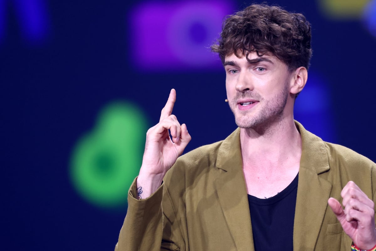 Hypnose-live-im-TV-Mentalist-setzt-Moderator-au-er-Gefecht
