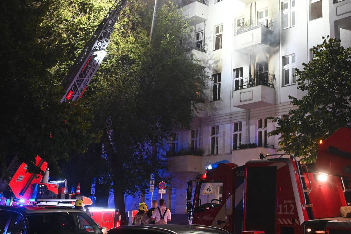 Großeinsatz in Berlin-Wedding: Zwei Schwerverletzte bei Wohnungsbrand