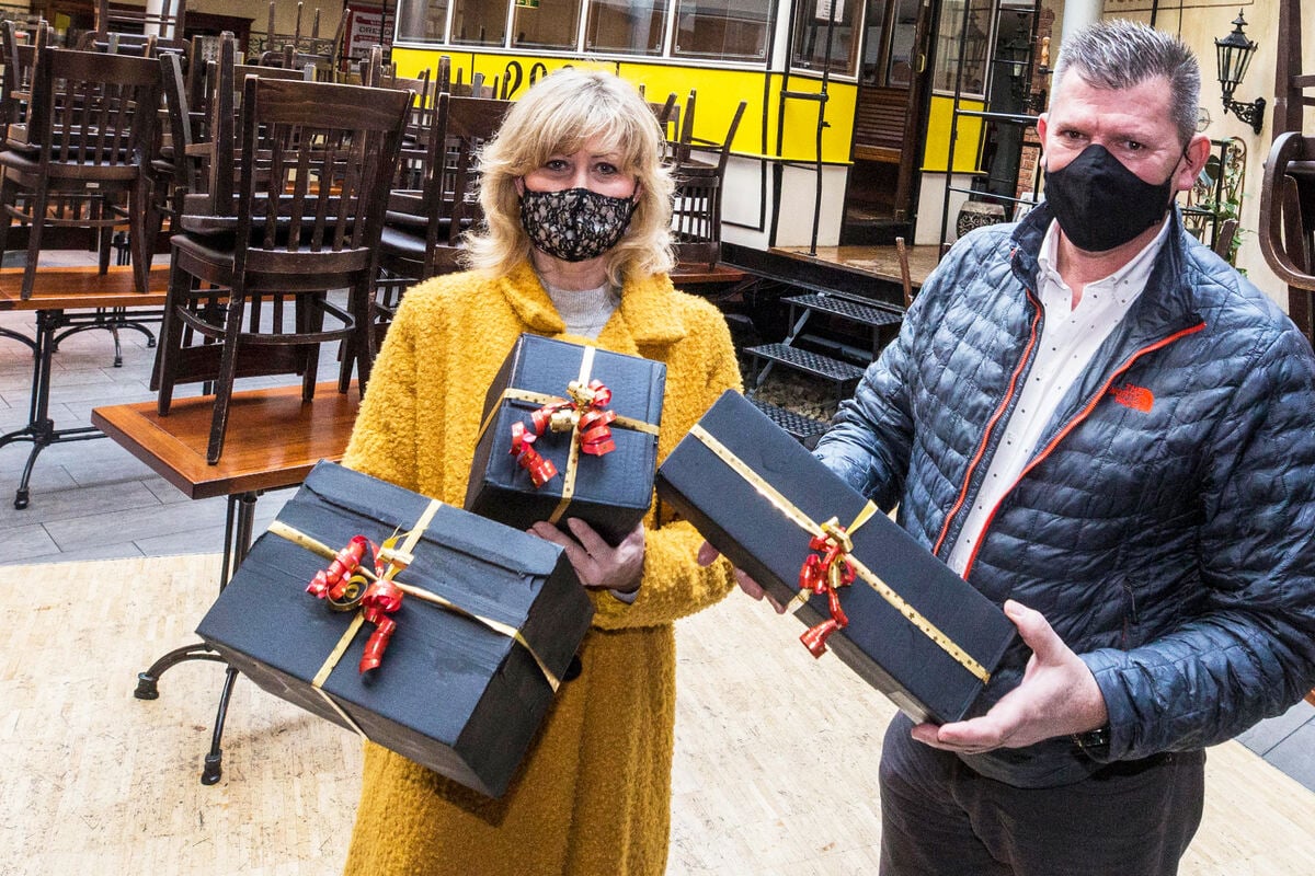 Sächsische Gastwirte packen schwarze Geschenke für Politiker