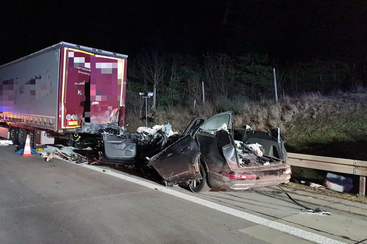 Unfall A9 Unglück auf der A9 Autofahrer nach Unfall mehrfach überrollt