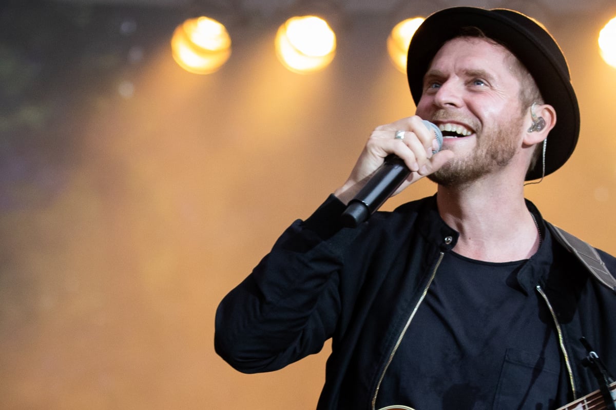  Foto zu Johannes Oerding bei Heimspiel in Hamburg zu Tränen gerührt: "Endlich 